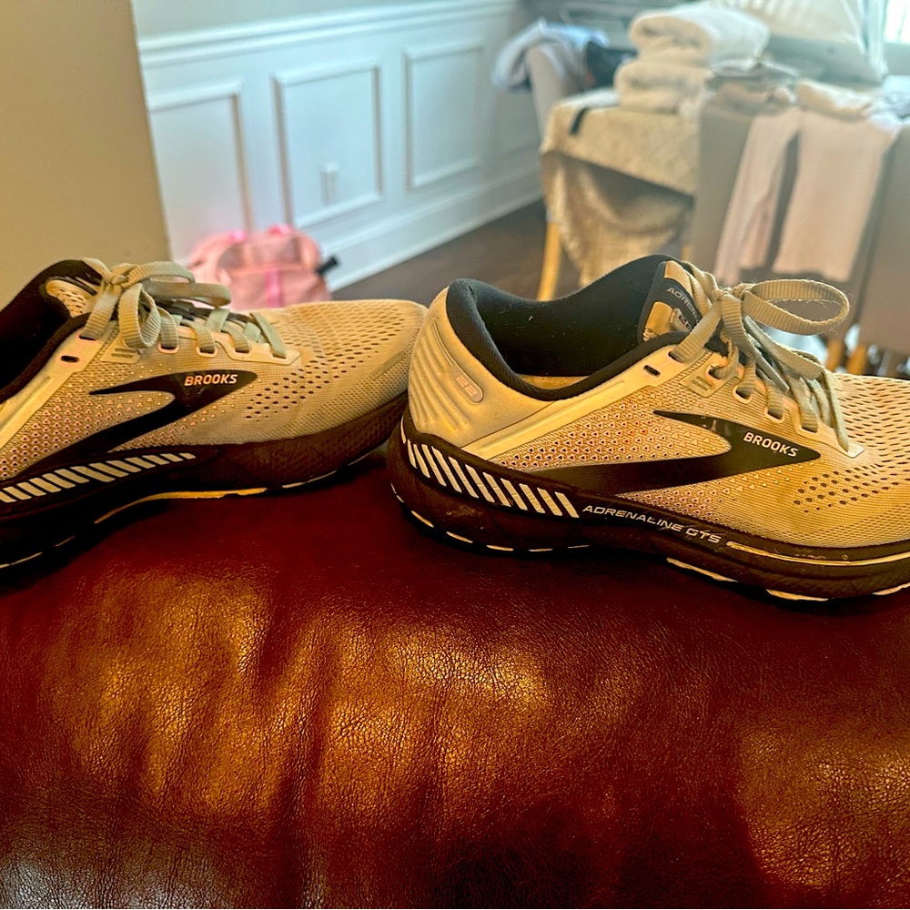 Brooks shoes ,still in good condition. spot toe area on right side (pictured) .